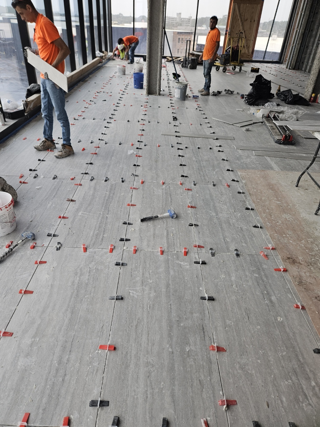 Commercial large-format tile installation with leveling system